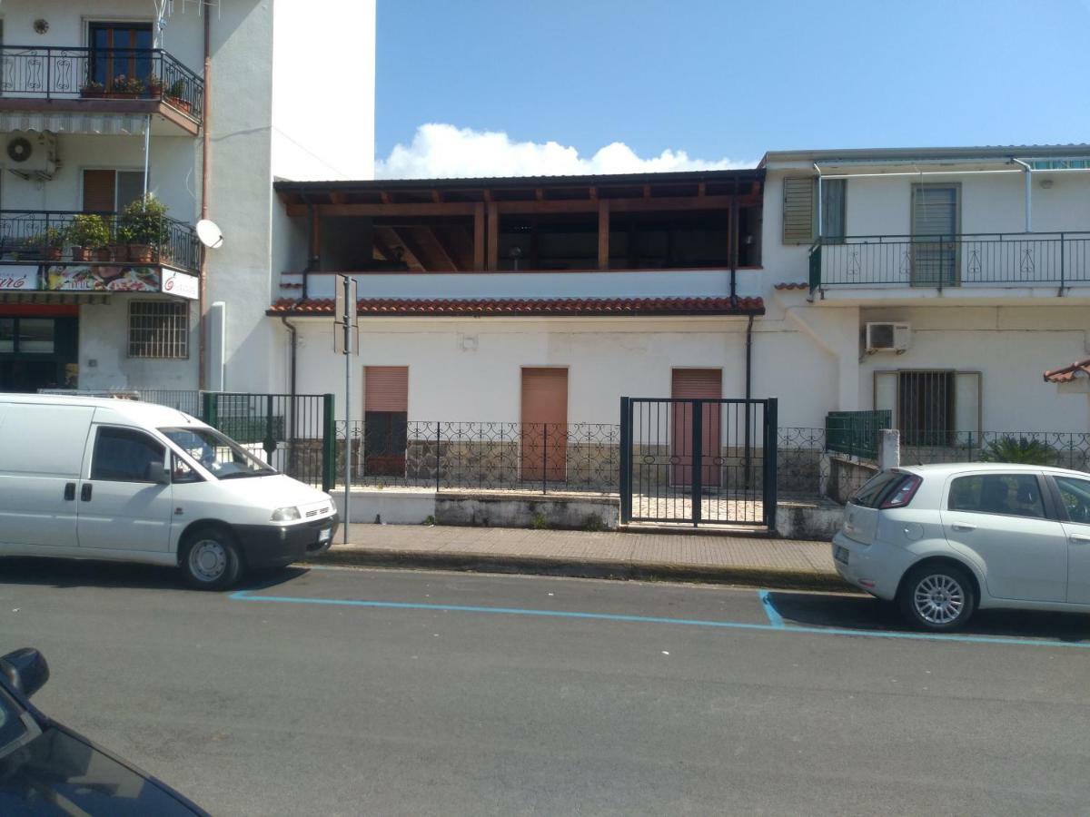 Mary&Bi Apartment Скалеа Екстериор снимка